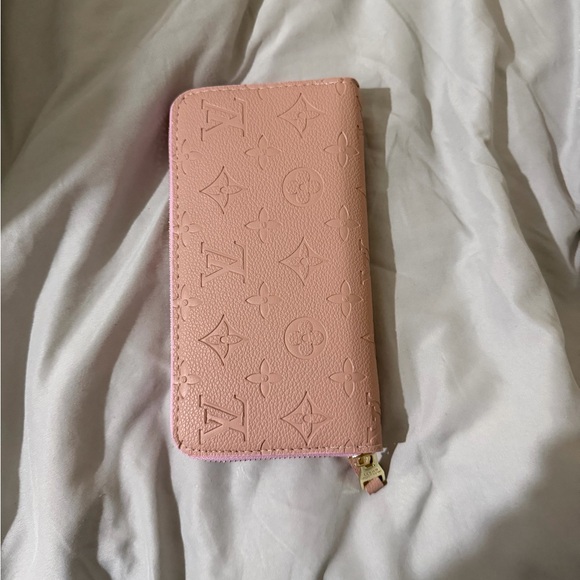 Pink Wallet - Picture 2 of 4